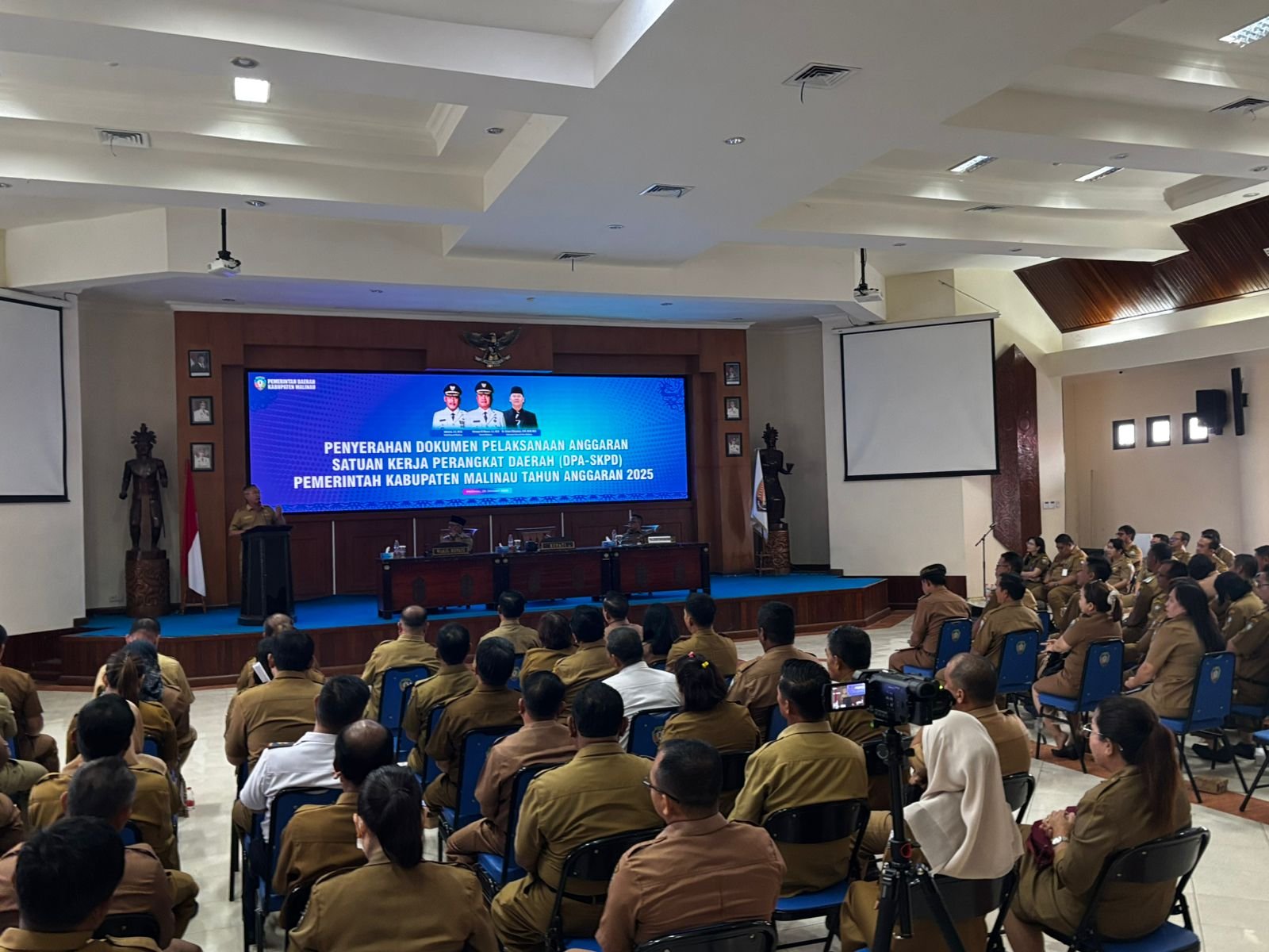 Bupati Wempi Serahkan DPA SKPD Malinau Tahun 2025