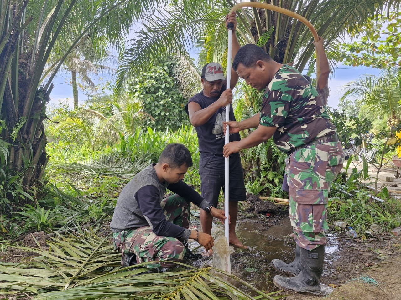 Penuhi Ketersediaan Air Bersih, Satgas TMMD Lanjutkan Pembuatan Sumur Bor