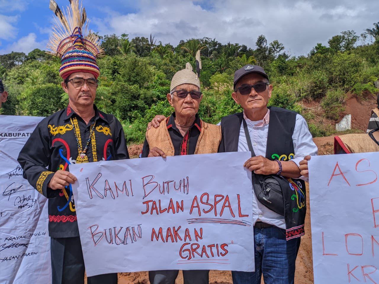 Aksi Demo Masyarakat Krayan, Kami Butuh Aspal Gratis Bukan Makan Gratis