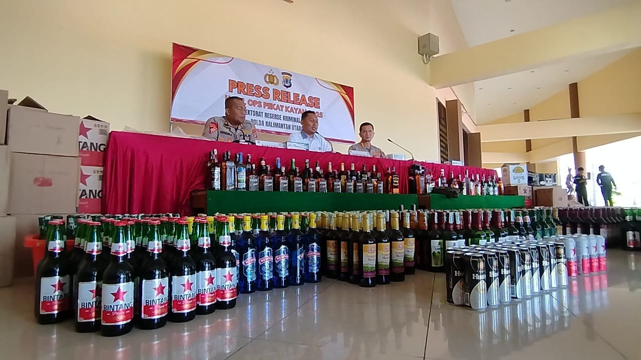 Ditreskrimum Polda Kaltara Amankan Ratusan Botol Miras Selama Operasi Pekat Kayan 2025   