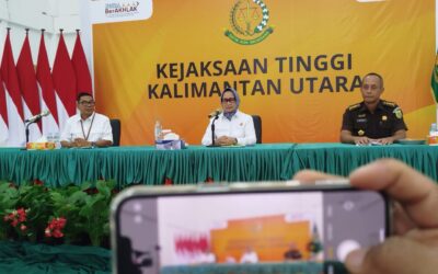 Teks Foto : Kejati Kaltara saat memberikan keterangan pers terkait dugaan korupsi di pembangunan gedung BPSDM Kaltara, belum lama ini.