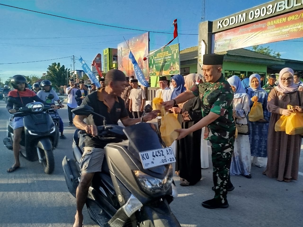Aksi Nyata di Bulan Ramadan, Kodim Gelar Pasar Murah dan Bagi Takjil