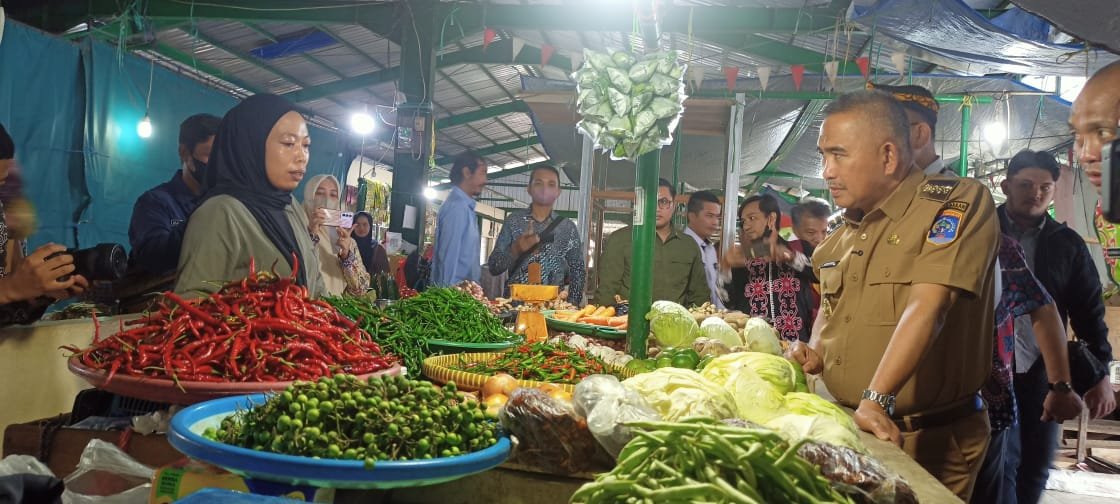Harga Cabai Makin Pedas, Wali Kota Khairul Sidak Pasar Tenguyun Bom Panjang    