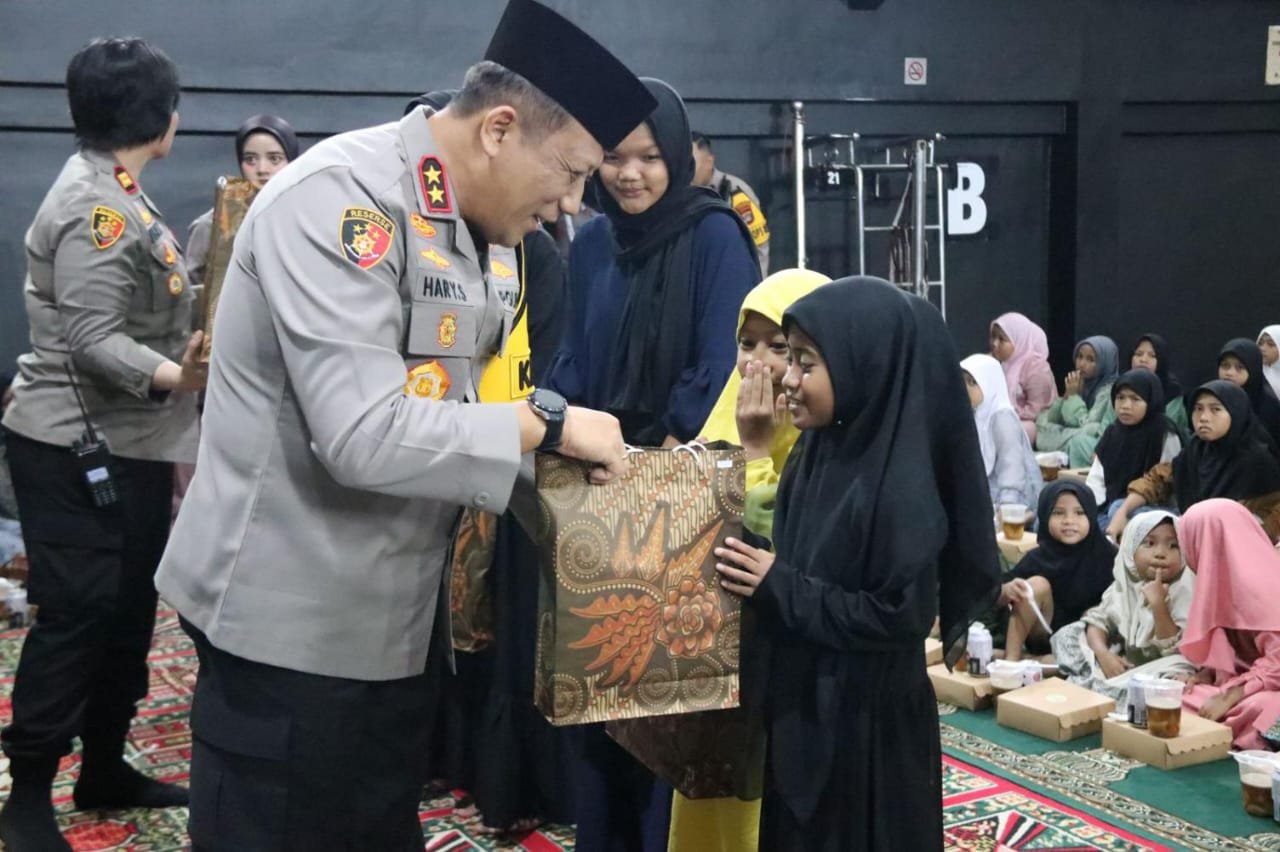 Kapolda Kaltara Berbagi Kebahagiaan Ramadan Bersama Anak-Anak Selumit Pantai   