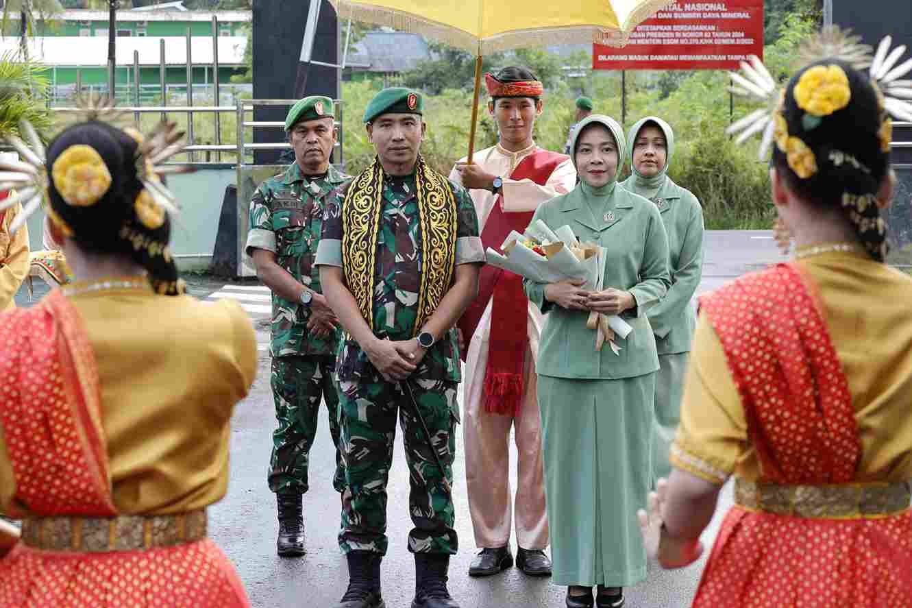 Tradisi Satuan Sambut Pejabat Dandim Baru di Makodim 0907 Tarakan
