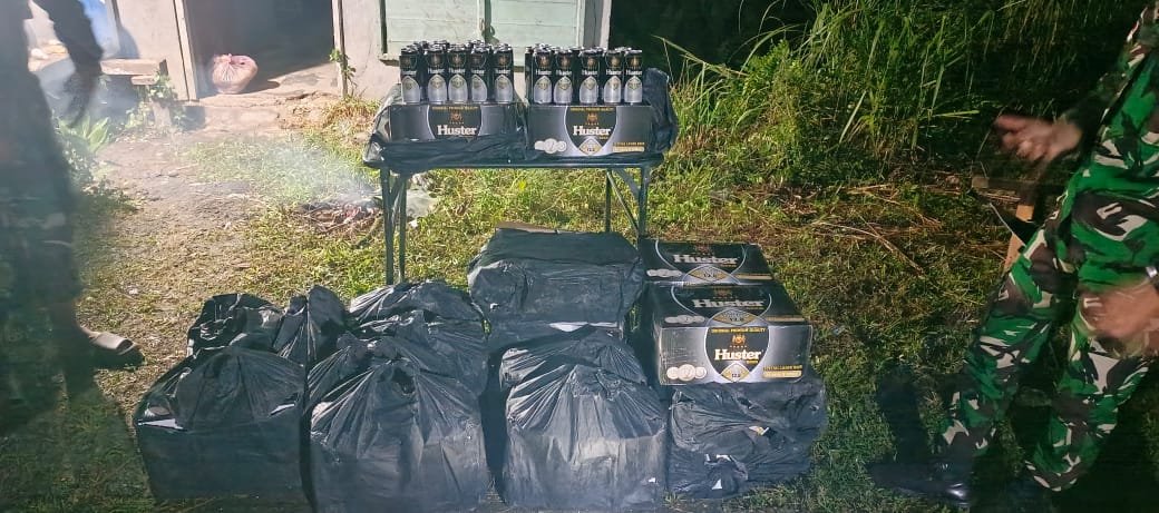 Satgas Yonzipur 8/SMG Gagalkan Penyelundupan 360 Botol Miras Ilegal di Perbatasan   