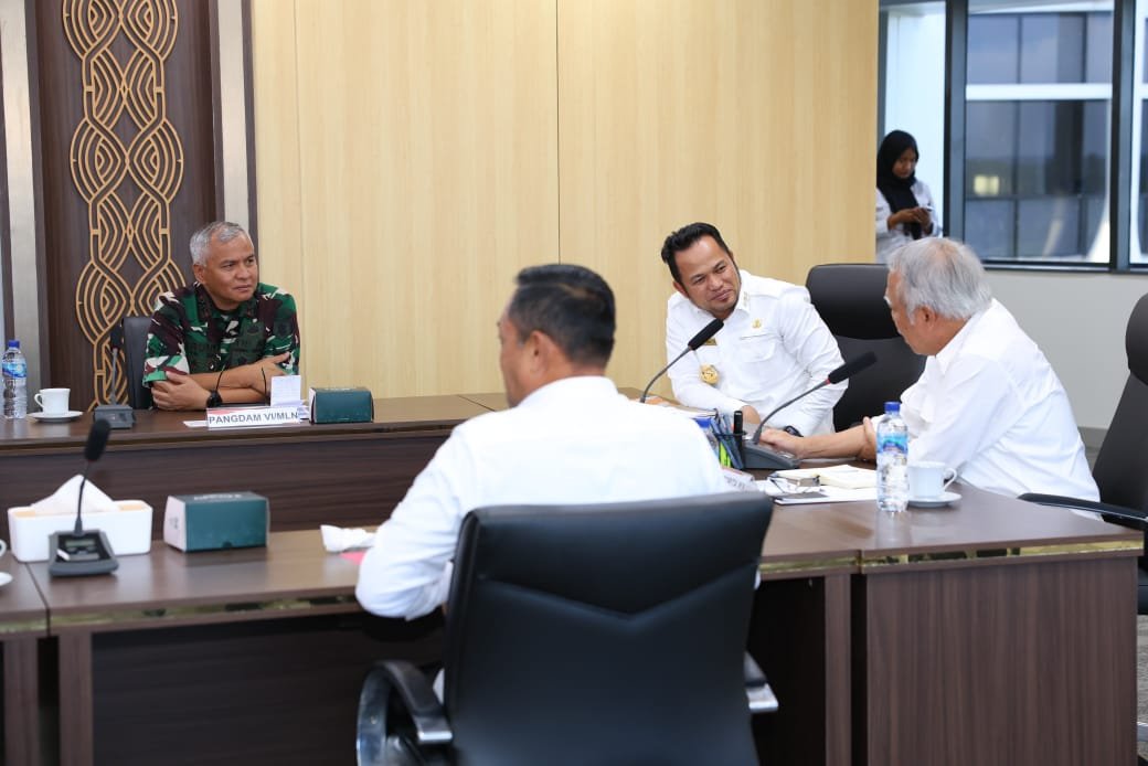 Pangdam VI/Mulawarman Hadiri Rapat Forkopimda Provinsi Kaltim Di Kantor OIKN   