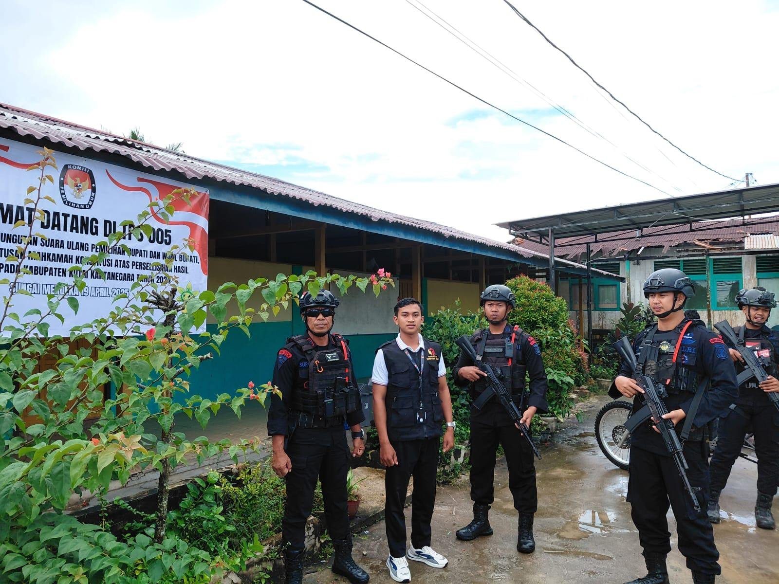 Brimob BKO Polres Kukar Tingkatkan Patroli R2 Amankan PSU Pilkada di Samboja