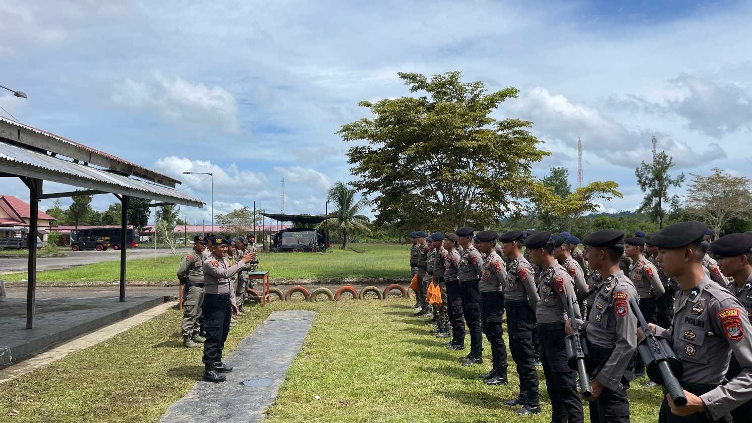 Personel Gabungan Polda Kaltara dan Polresta Bulungan Tingkatkan Kompetensi Tembak Gas Air Mata   