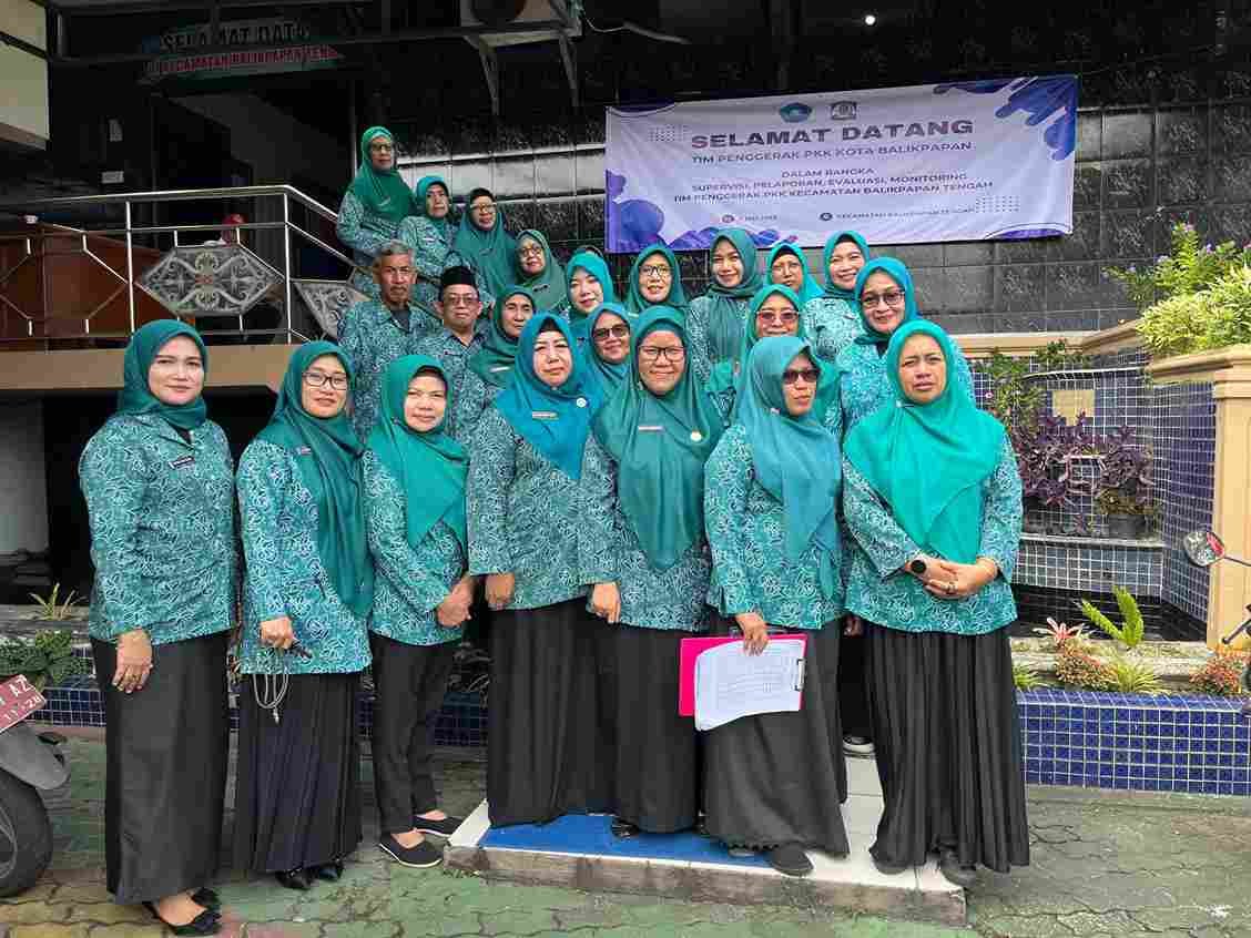 Kebersamaan dan Semangat TP-PKK Kecamatan Balikpapan Tengah dalam Ikuti Lomba PKK