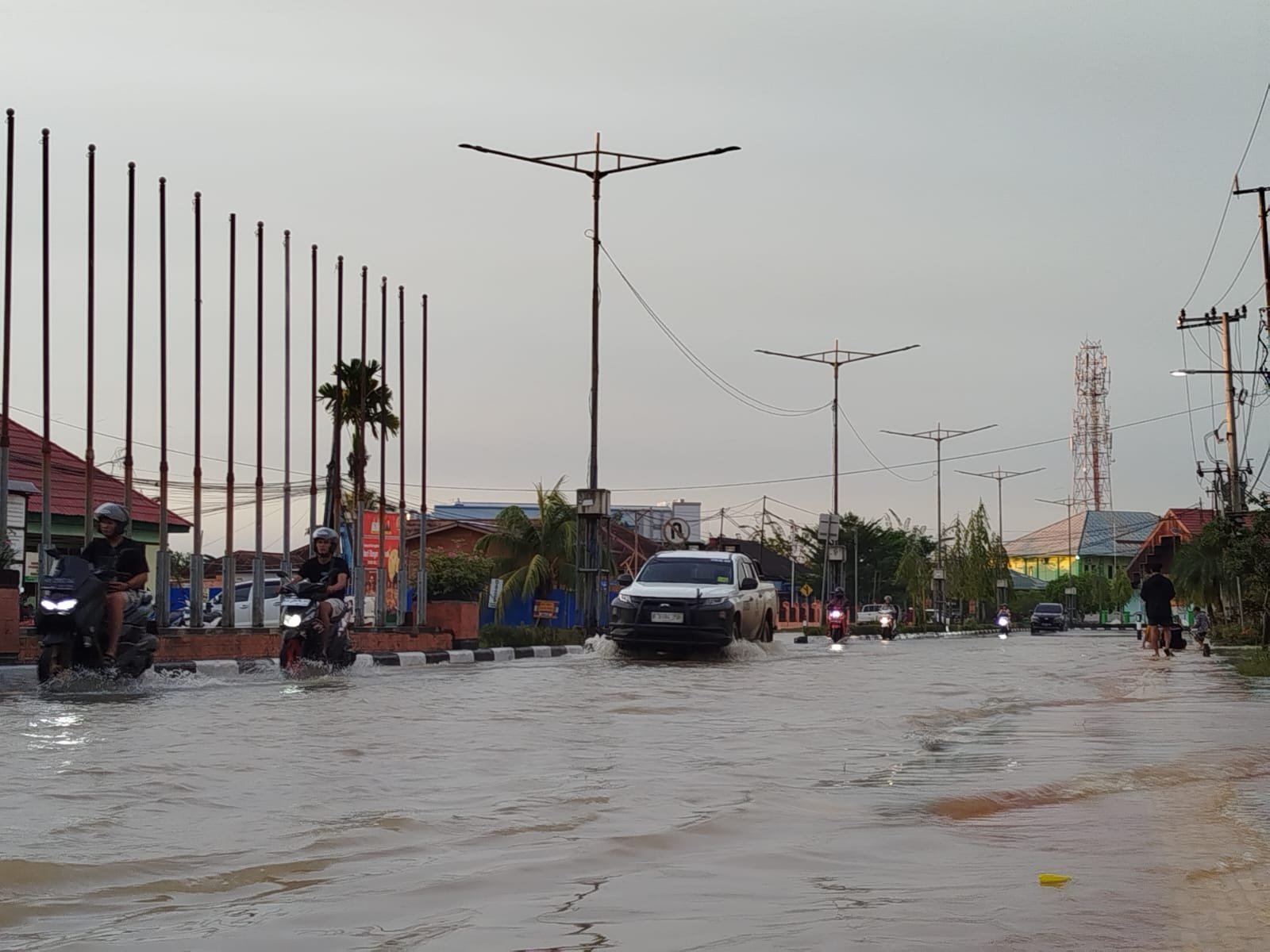 DPRKPP Bulungan Padamkan PJU di Area yang Tergenang Banjir   