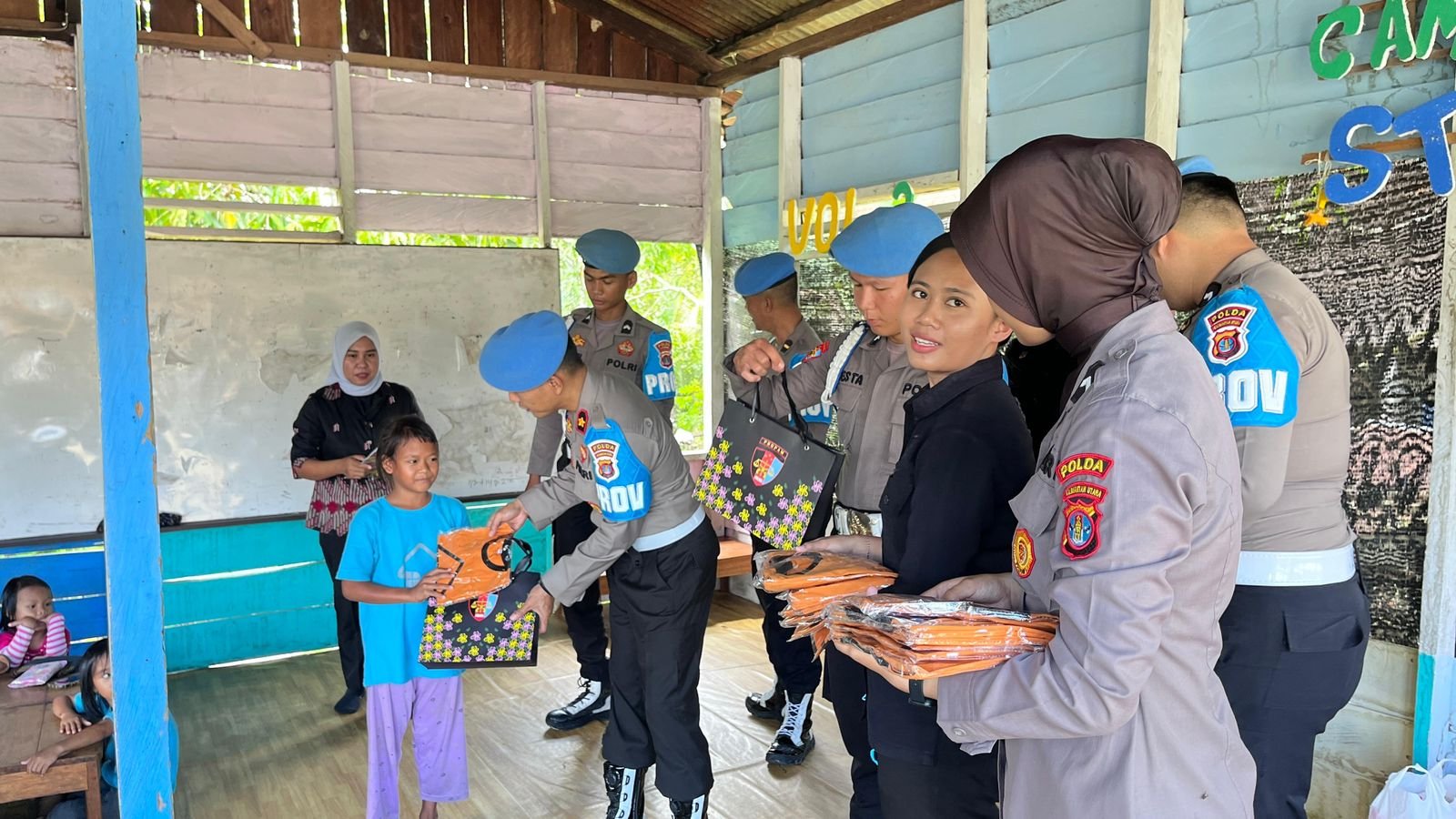 Bakti Sosial Bidpropam Polda Kaltara, Semangat Baru Bagi Pondok Belajar Punan Pesisir   