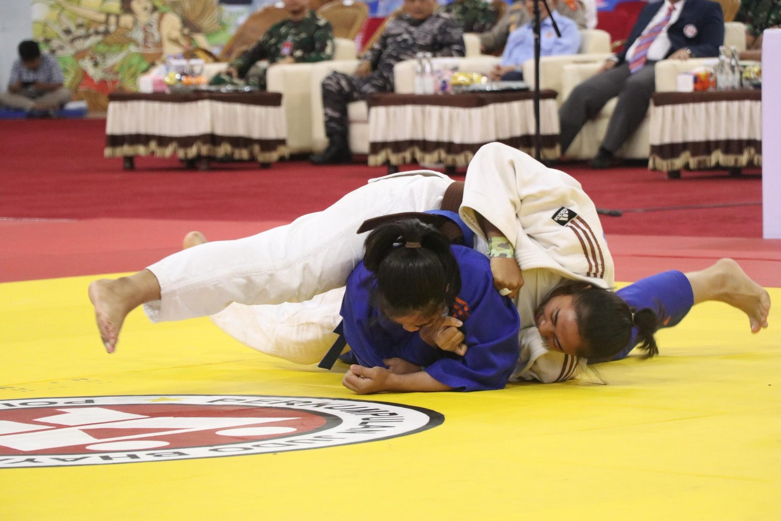 Polwan Batalyon C Pelopor Berhasil raih Juara Pertama Dalam Kejuaraan Judo Kapolda Kaltim Cup 2025