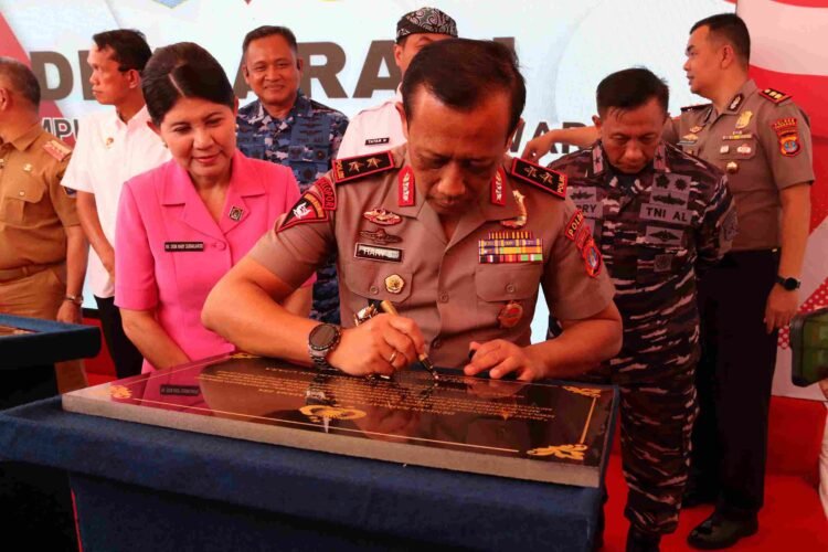 Kapolda Kaltara Hadiri Deklarasi Kampung Tematik Warna-Warni Selumit Pantai Tarakan