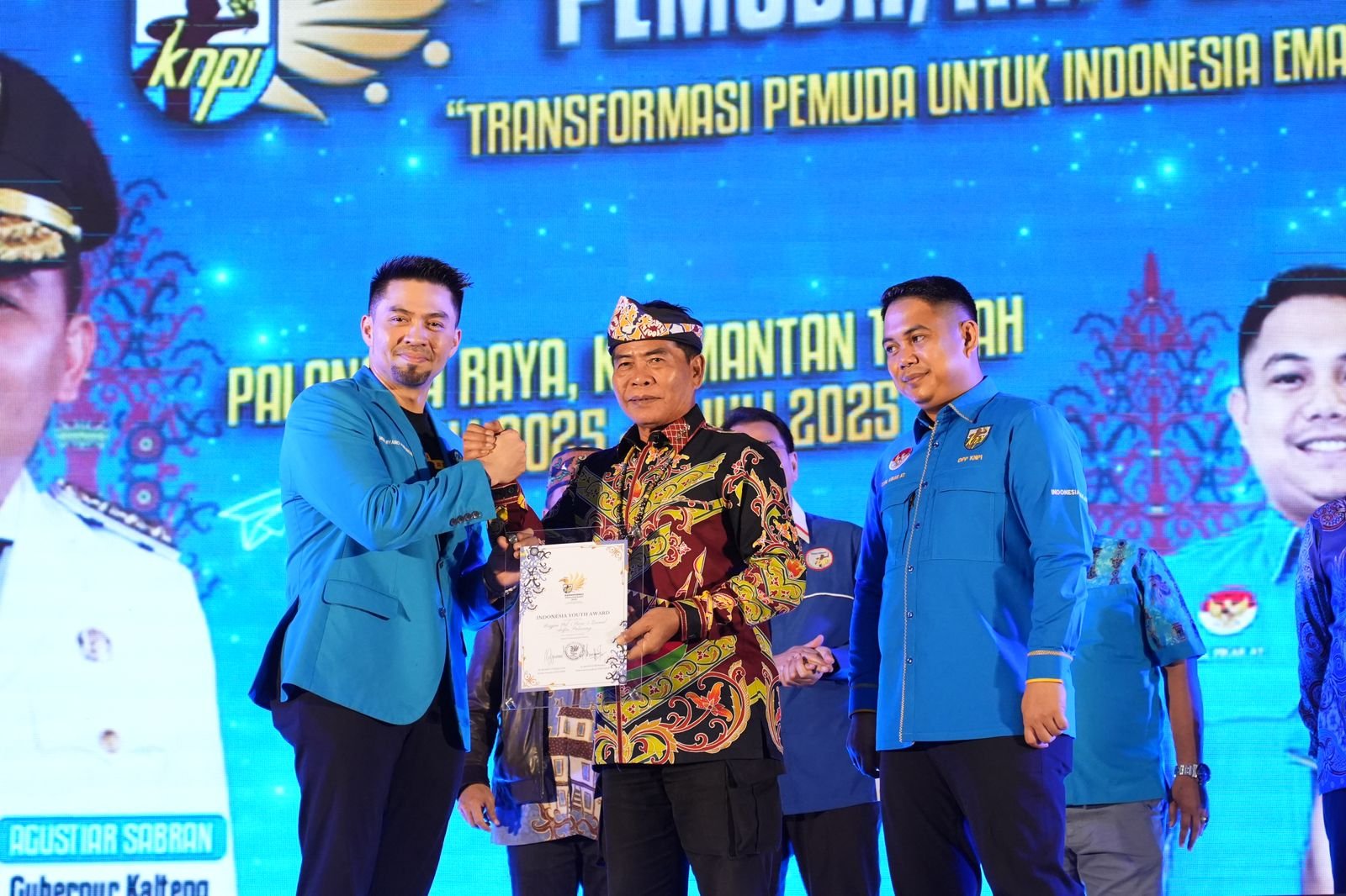 Komitmen Pembangunan Pemuda, Gubernur Raih Penghargaan Indonesia Youth Award 2025    