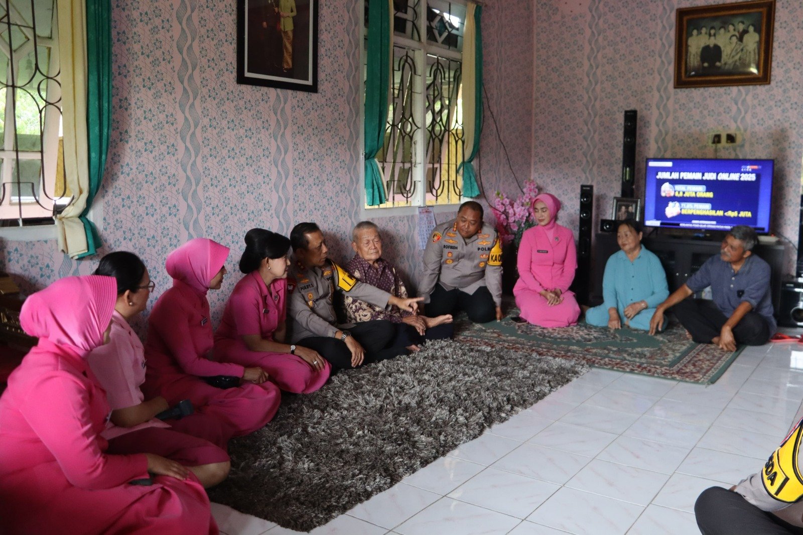 Kapolda dan Kapolresta Bulungan Jenguk Purnawirawan, Tegaskan Nilai Kepedulian dan Solidaritas Polri   