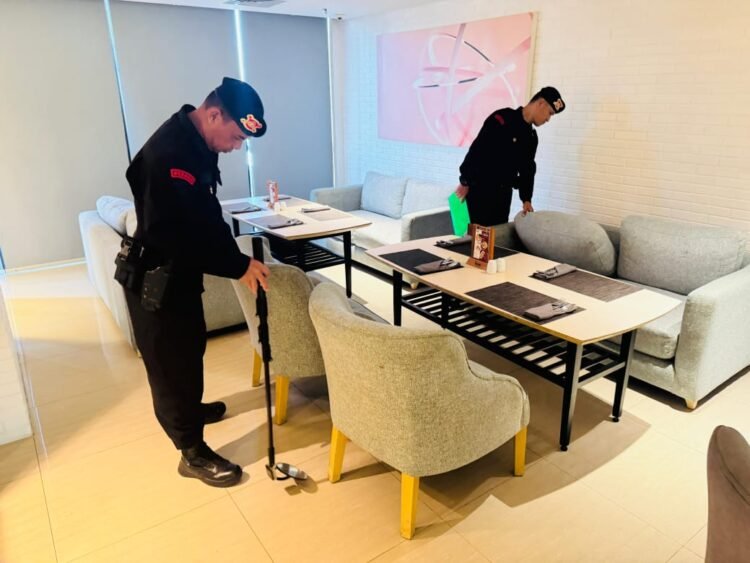 Jibom Gegana Brimob Sterilkan Lokasi Kunjungan Tamu Negara dari Sarawak di Balikpapan