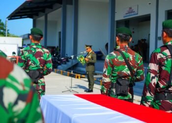 Penghormatan Militer, Dandim 0907/Trk Pimpin Pengantaran Jenazah Prajurit Satgas Yonarmed 11/GG Kostrad   