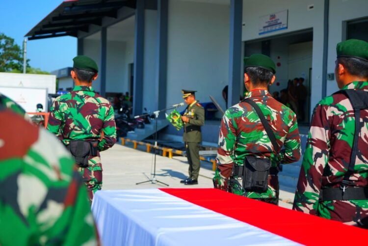 Penghormatan Militer, Dandim 0907/Trk Pimpin Pengantaran Jenazah Prajurit Satgas Yonarmed 11/GG Kostrad   