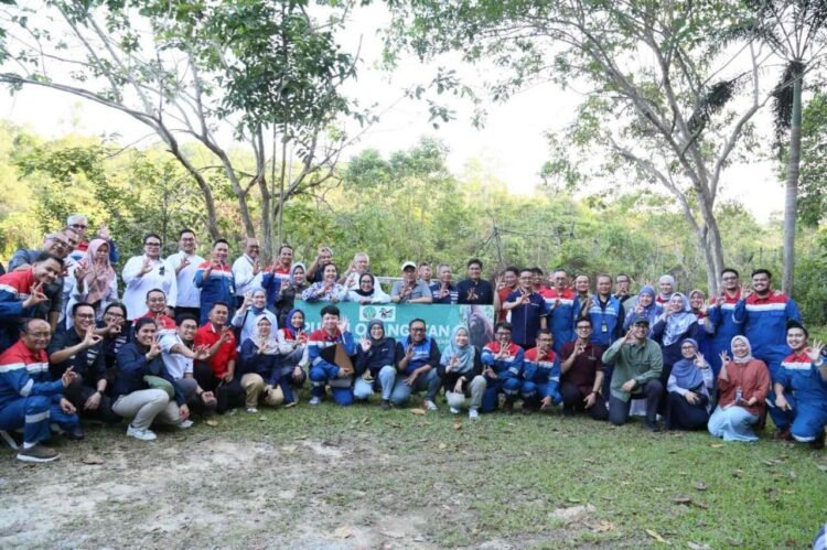 Dari Lapangan Migas ke Hutan Kalimantan: Dewan Komisaris Pertamina Tinjau Wilayah Operasi PT Pertamina Hulu Sanga Sanga   