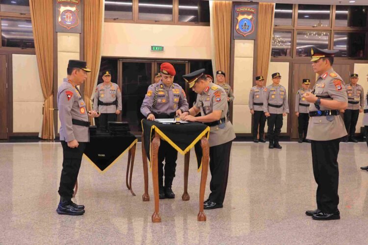 Kapolri Pimpin Sertijab Kapolda Kaltara di Rupatama Mabes Polri