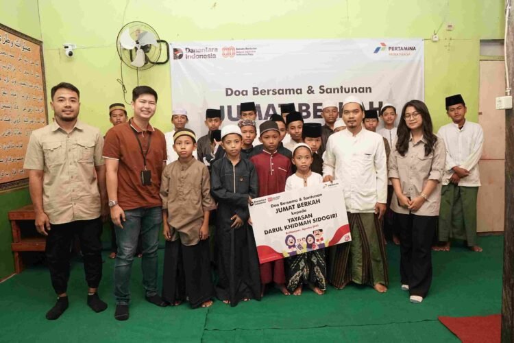 Jumat Berkah, Pertamina Patra Niaga Regional Kalimantan Santuni Anak Yatim Piatu Yayasan Darul Khidmah Sidogiri