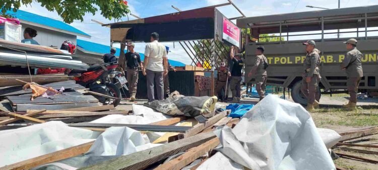 Bangunan Tak Berizin di Tepi Kayan Ditertibkan Pemkab Bulungan   