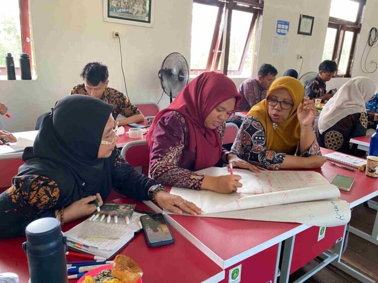 Lewat Program CSR Sekolah Negeri Terapung, PT Pertamina Hulu Mahakam Dukung Peningkatan Kompetensi Pendidik   