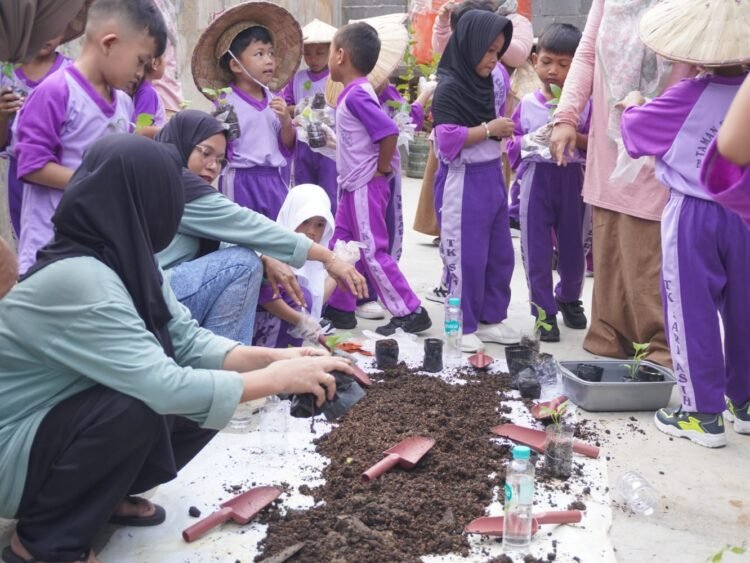 Outing Class Anak TK, Cara Ceria PT KPI Unit Balikpapan Dorong Masyarakat Jadi Sumber Inspirasi Melalui Program KALIANDRA