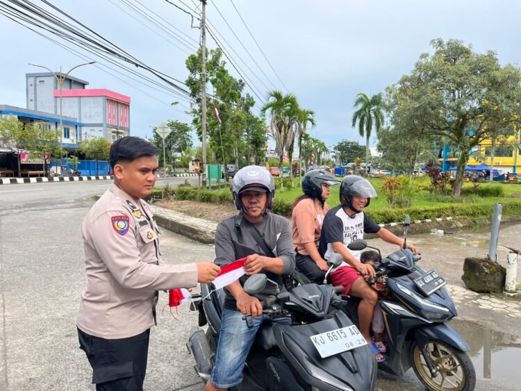 Delapan Titik di Bulungan Ramaikan Pembagian Bendera Merah Putih   
