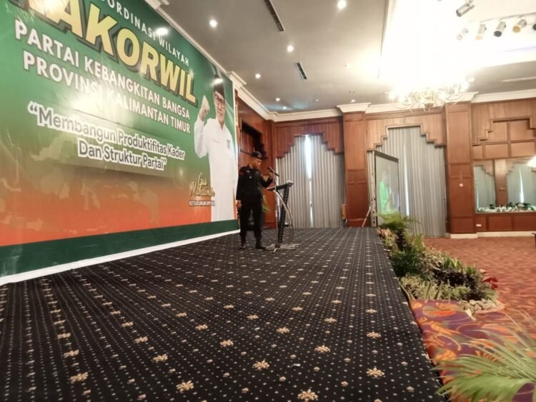 Brimob Polda Kaltim Amankan dan Sterilisasi Rakorwil PKB di Balikpapan