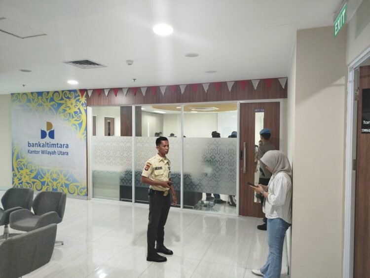 BREAKING NEWS: Bank Kaltimtara di Tanjung Selor Digeledah Dit Krimsus Polda Kaltara
