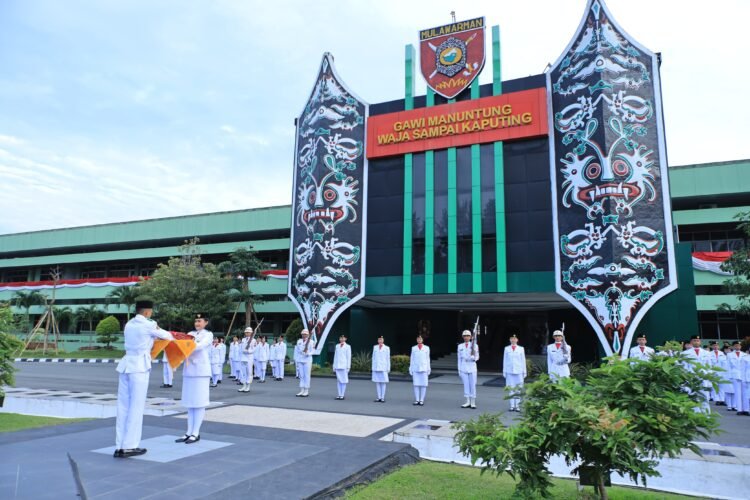 Amanah Persatuan dan Profesionalisme Prajurit Dalam Upacara HUT ke-80 Kemerdekaan RI Kodam VI/Mulawarman