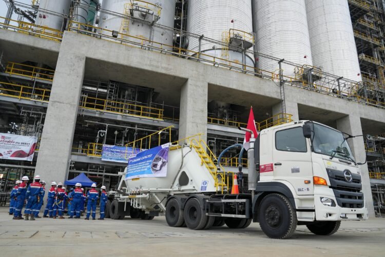 Momentum HUT RI ke-80, PT KPB Catat Sejarah Pemasukan Perdana Catalyst di Unit Pengolah Minyak Residu