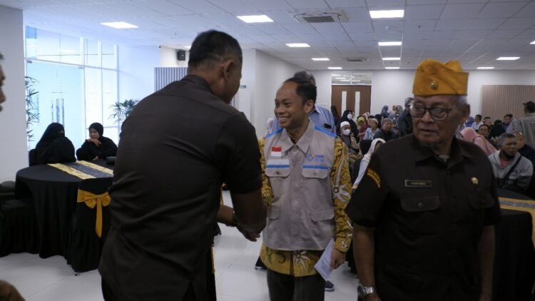 Terangi Semangat Kemerdekaan, YBM PLN Group Balikpapan Berbagi Kebahagiaan Bersama 130 Pejuang Bangsa