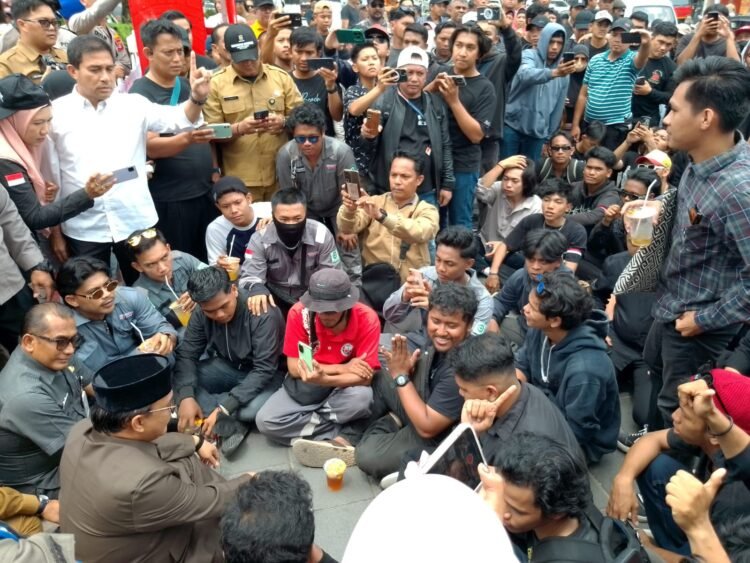 Ratusan Mahasiswa Desak Pemkot Balikpapan Tuntaskan Banjir dan Tunda PBB 2025