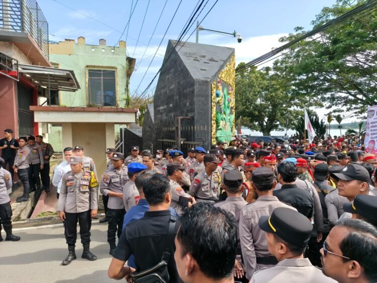 Batalyon B Pelopor Brimob Kaltim Amankan Aksi Damai Masyarakat Adat Kutai Kartanegara