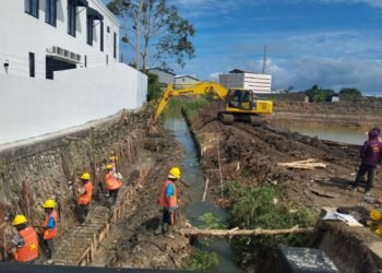 PU Balikpapan Benahi Saluran Air MT Haryono dari Hulu hingga Hilir   