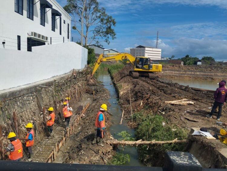 PU Balikpapan Benahi Saluran Air MT Haryono dari Hulu hingga Hilir