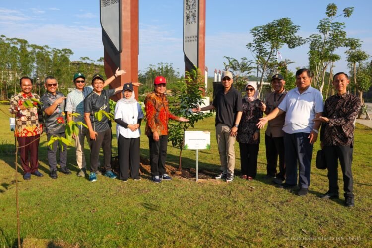 Dubes RI, Fadjroel Rachman, Tanam Pohon Persahabatan Astana–Nusantara di Plaza Bhineka Tunggal Ika
