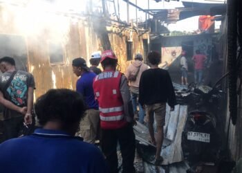 Tanggap Cepat, Brimob Samarinda Amankan TKP Kebakaran di Lok Bahu