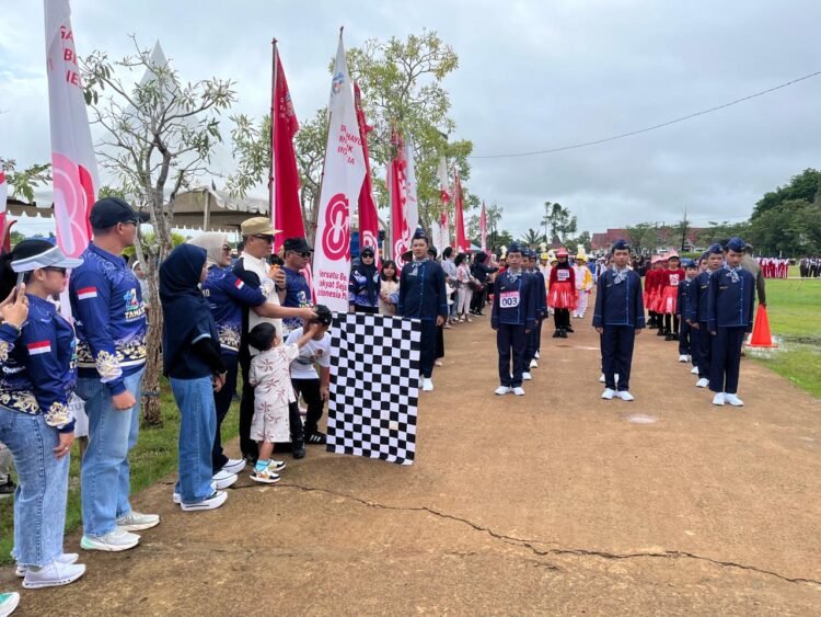 Ratusan Peserta Meriahkan Gerak Jalan Indah dan Sepeda Hias di Tana Tidung