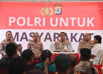 Kapolda Kaltara Bagikan Ratusan Paket Sembako ke Warga Perbatasan Bulungan-Berau