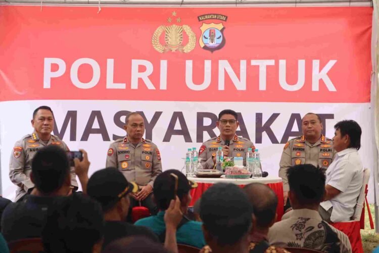 Kapolda Kaltara Bagikan Ratusan Paket Sembako ke Warga Perbatasan Bulungan-Berau