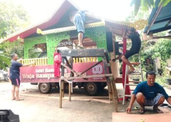 Bubuhan Banjar Tampilkan Mobil Hias Bernuansa Rumah Adat di Karnaval Tana Tidung   