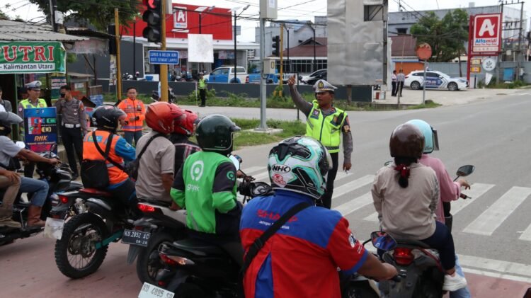 Ditlantas Polda Kaltara Gelar Sosialisasi RHK di Simpang Unikal Tanjung Selor