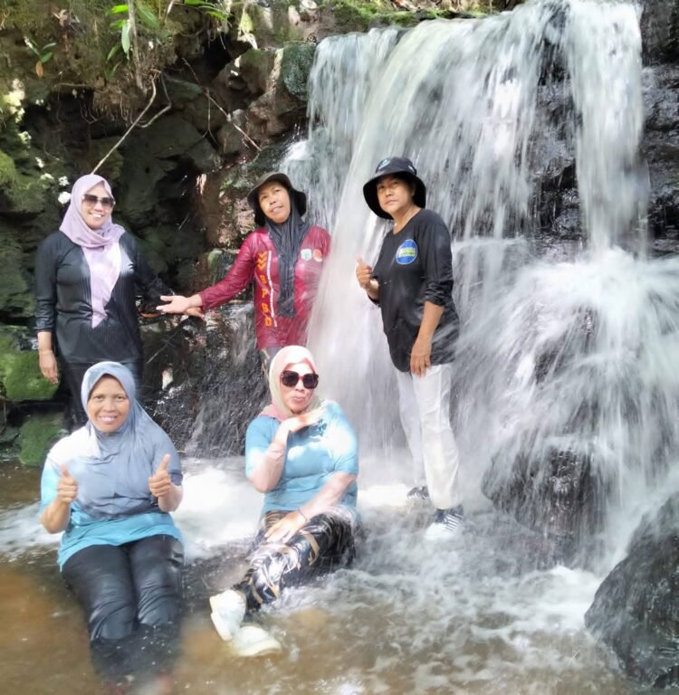 Gunung Selatan Tarakan, Rute Hiking Menantang dengan Pesona Air Terjun Tersembunyi