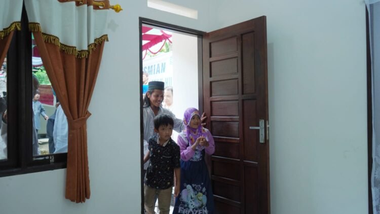 YBM PLN UID Kaltimra Resmikan Bedah Rumah Layak Huni untuk Keluarga Prasejahtera di Balikpapan