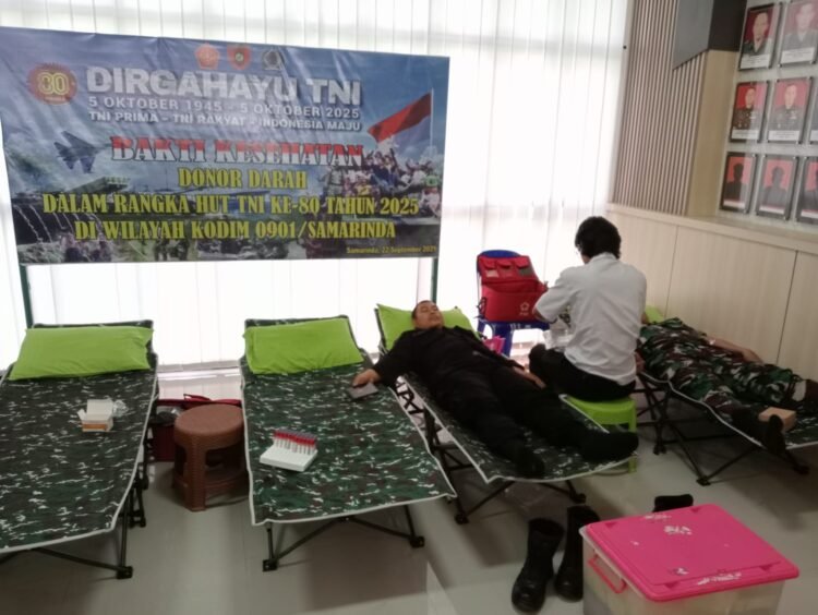 Personel Batalyon B Pelopor Satbrimob Polda Kaltim Ikuti Donor Darah Sambut HUT TNI Ke-80