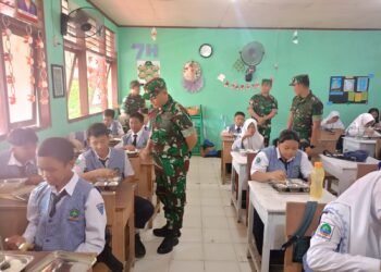795 Siswa SMPN 1 Tanjung Selor Terima Makan Bergizi Gratis, Danrem Langsung Pantau   